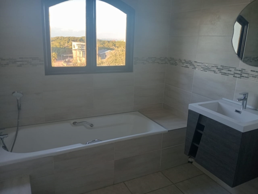 5 Bedroom Property for Sale in Paradise Beach Eastern Cape